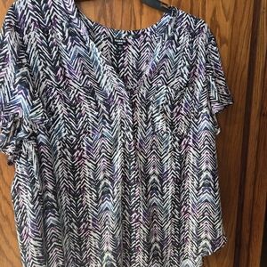 Torrid Printed V-Neck Short Sleeve Top in Black & Purple